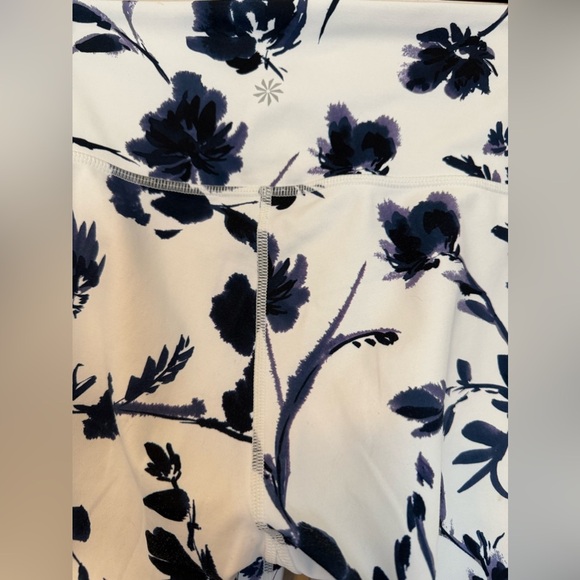 Athleta Water Flower 7/8 Tight - Picture 4 of 9